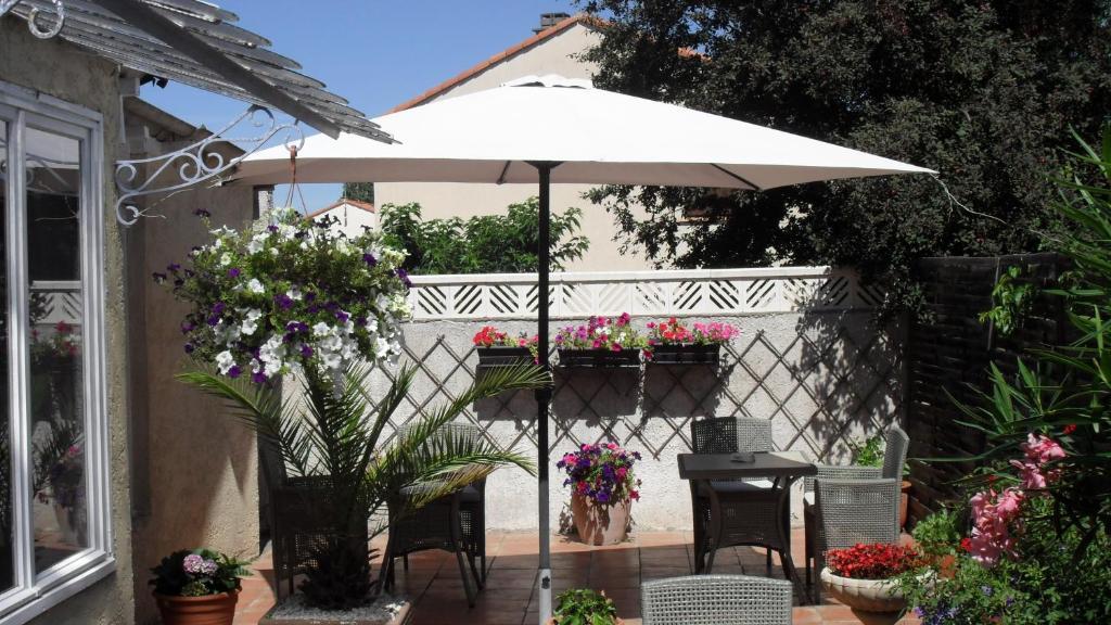 Hotel Le Langue D'Oc 아그 외부 사진